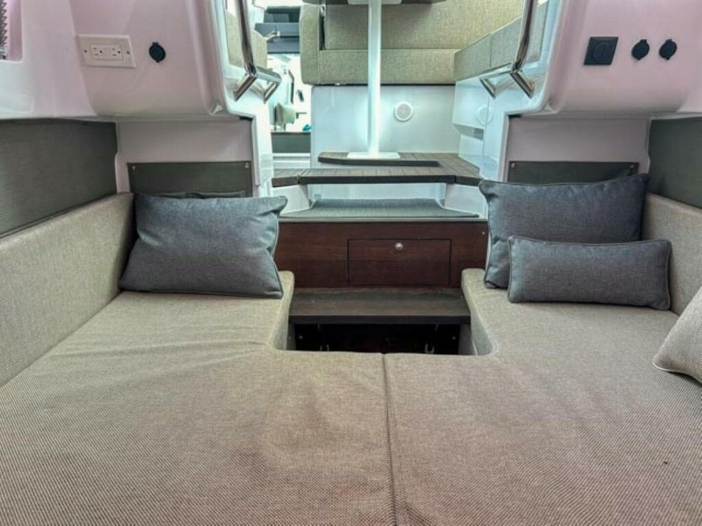 2024 Axopar 37 XC Cross Cabin — photo 25