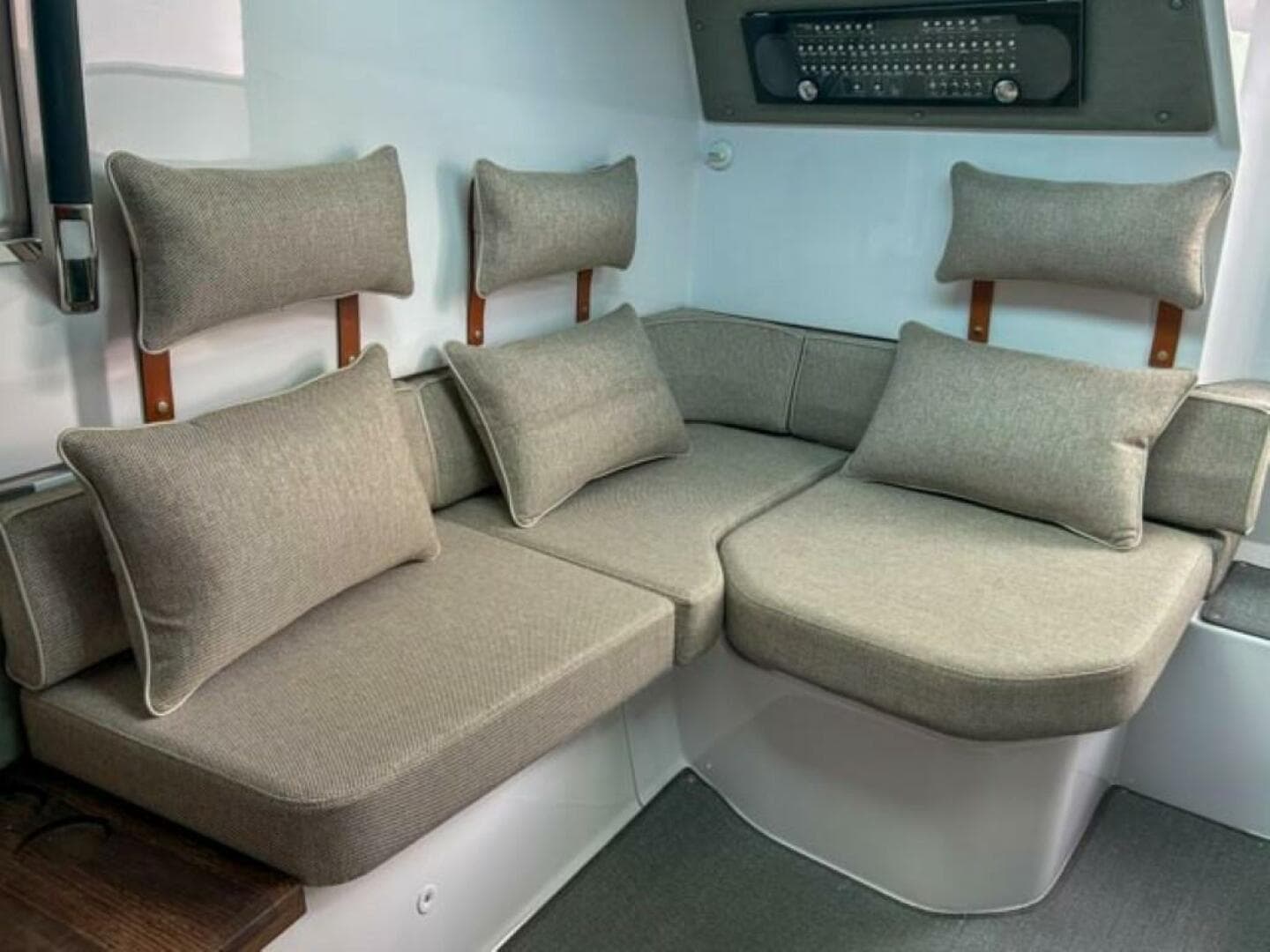 2024 Axopar 37 XC Cross Cabin — photo 19