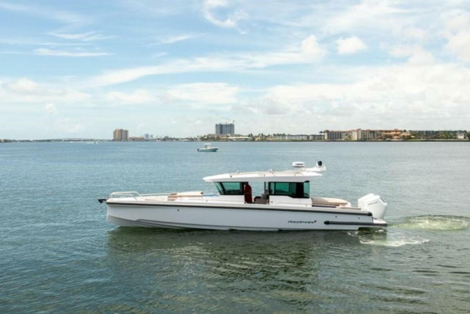 2024 Axopar 37 XC Cross Cabin — photo 6