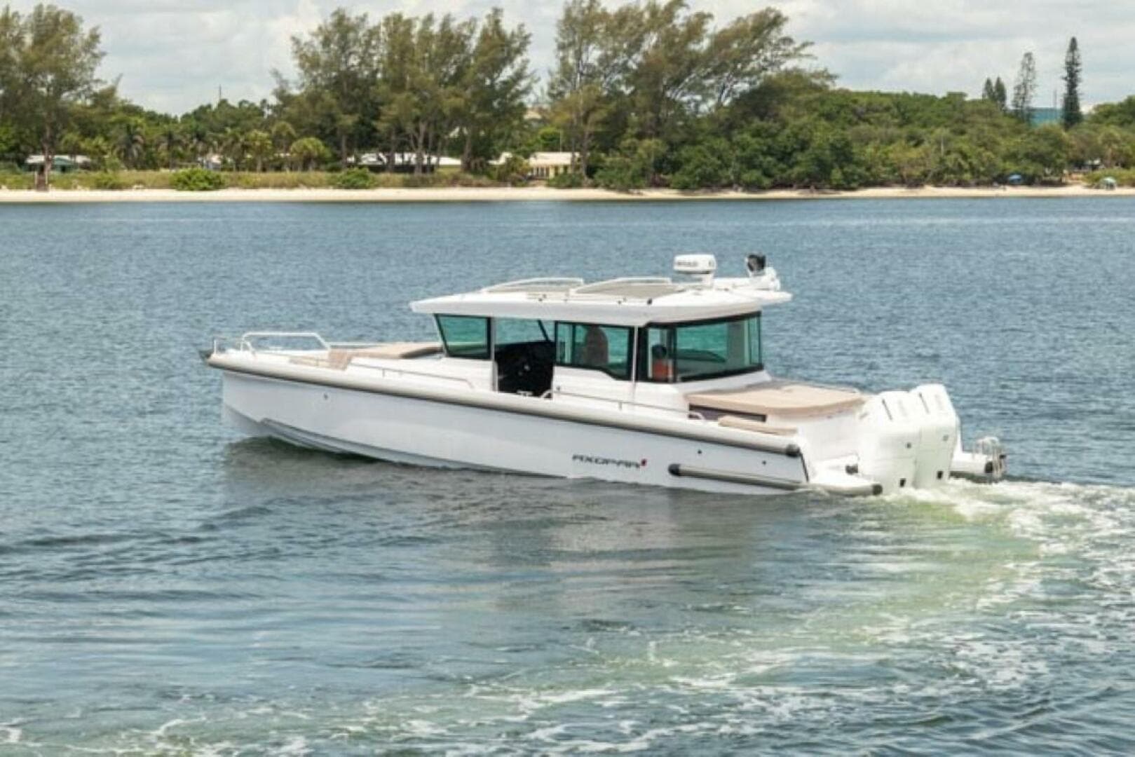 2024 Axopar 37 XC Cross Cabin — photo 3