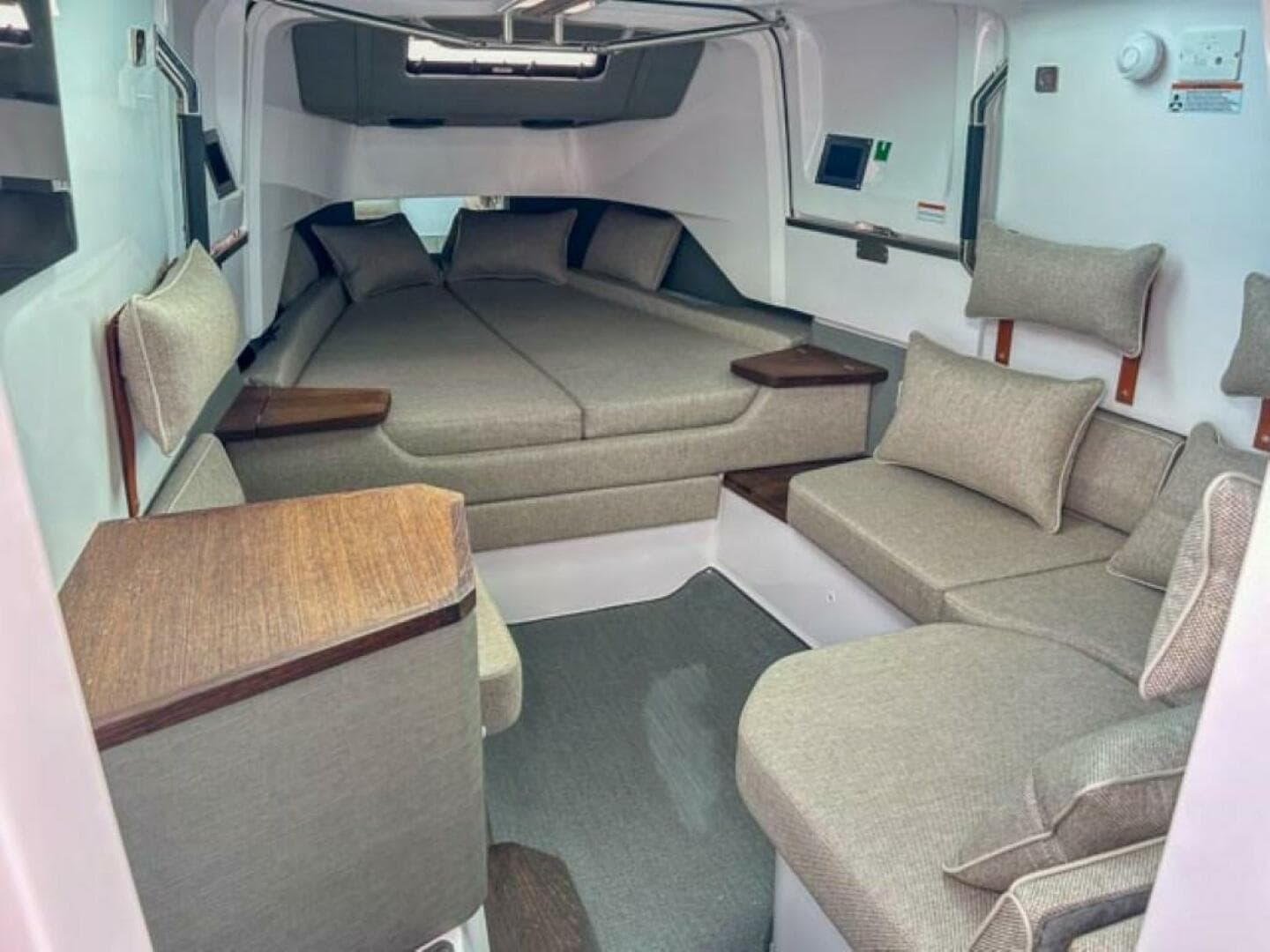 2024 Axopar 37 XC Cross Cabin — photo 16