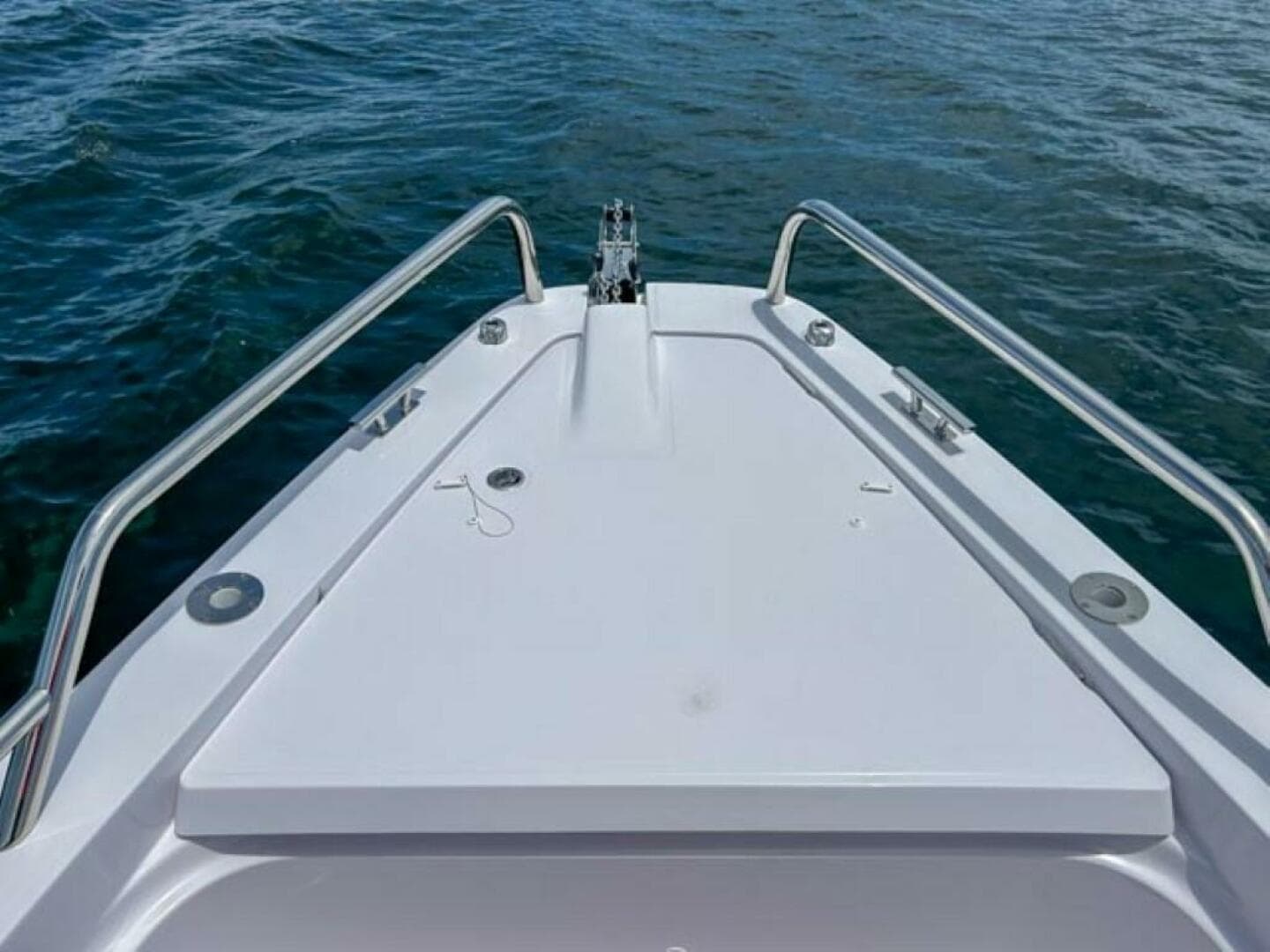 2024 Axopar 37 XC Cross Cabin — photo 8