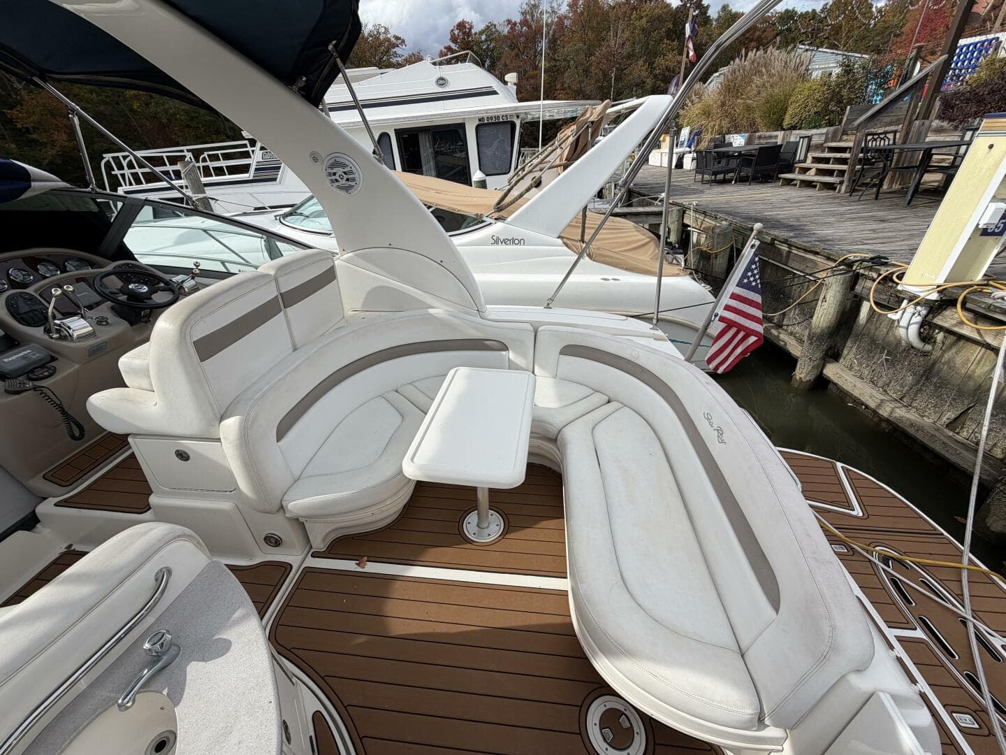 2005 Sea Ray 320 Sundancer — photo 16