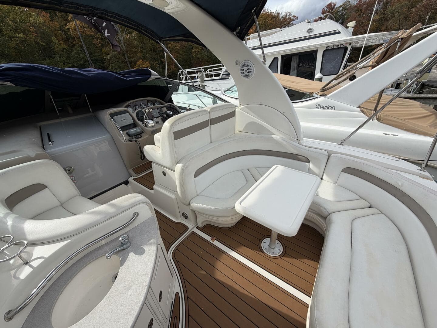 2005 Sea Ray 320 Sundancer — photo 15
