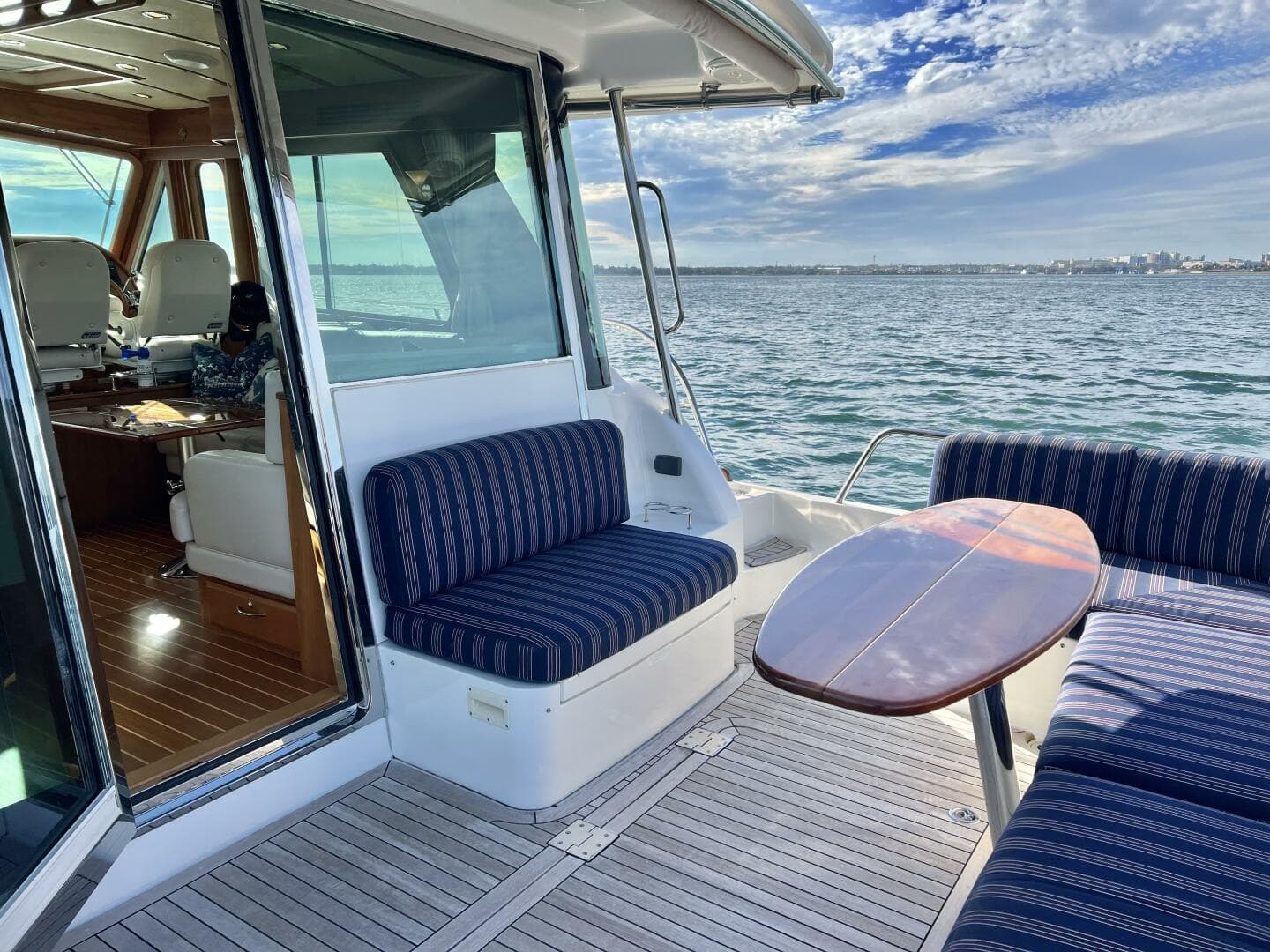 2017 Sabre 48 Salon Express — photo 9