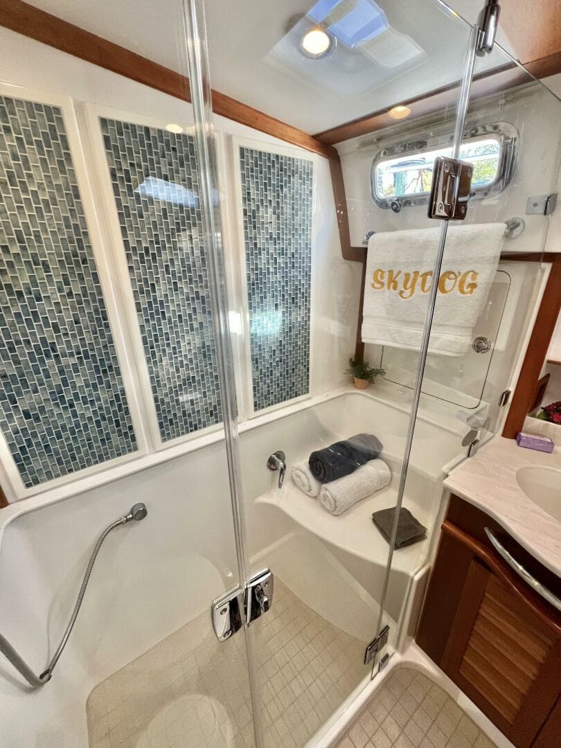 2017 Sabre 48 Salon Express — photo 41