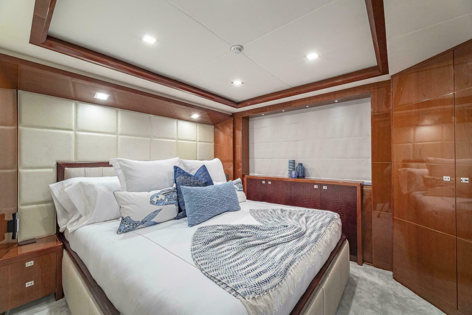 2012 Princess 32M — photo 34