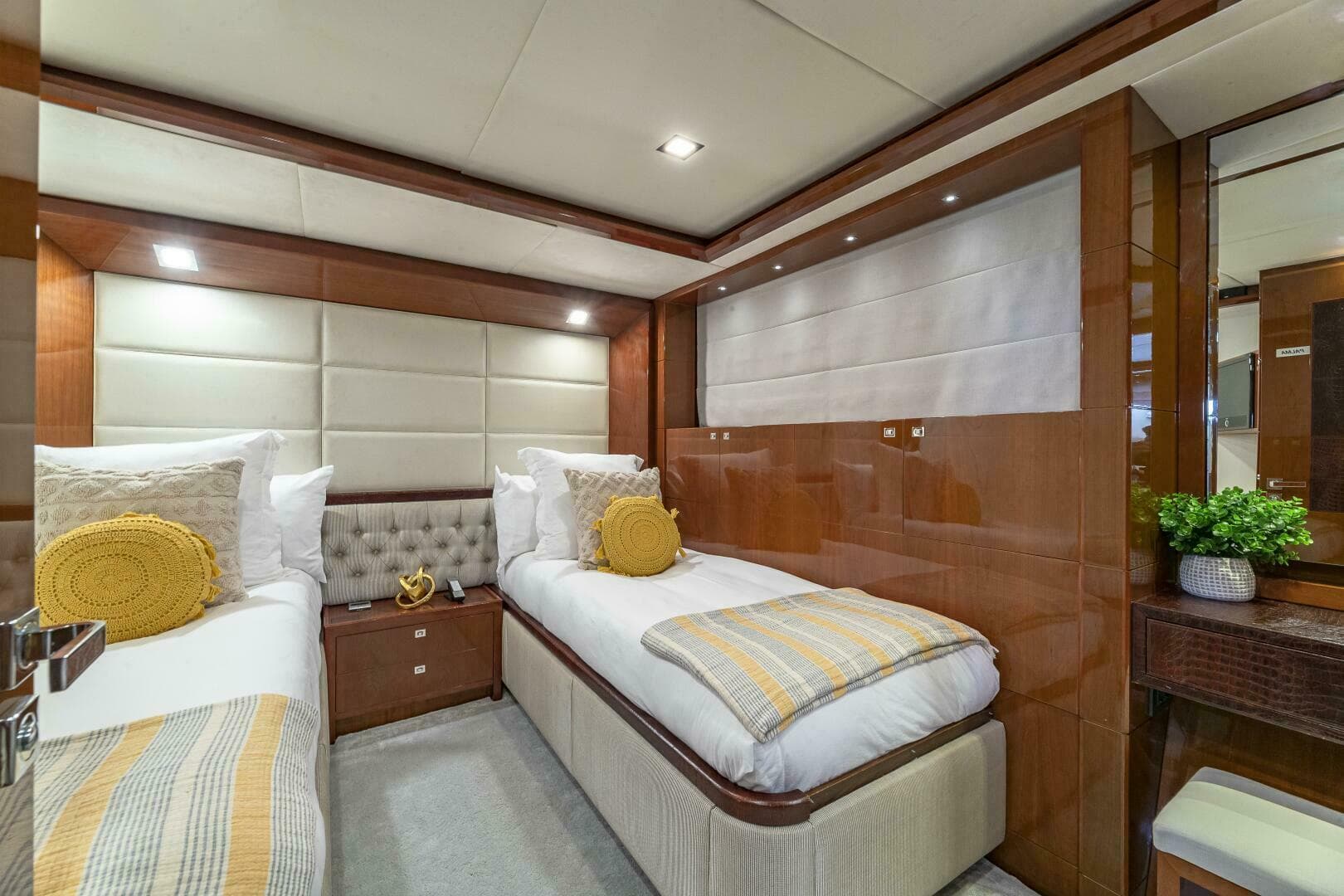 2012 Princess 32M — photo 27