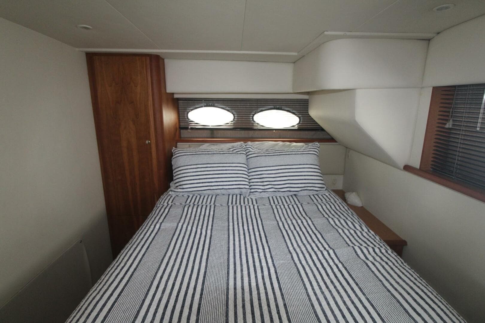 2000 Silverton 392 Aft Cabin — photo 30