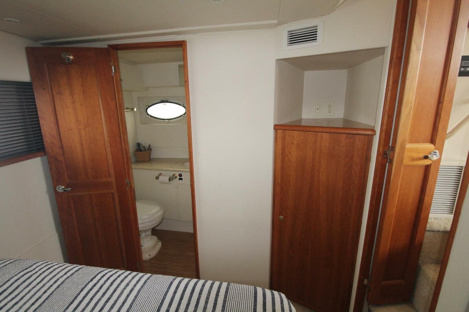 2000 Silverton 392 Aft Cabin — photo 32