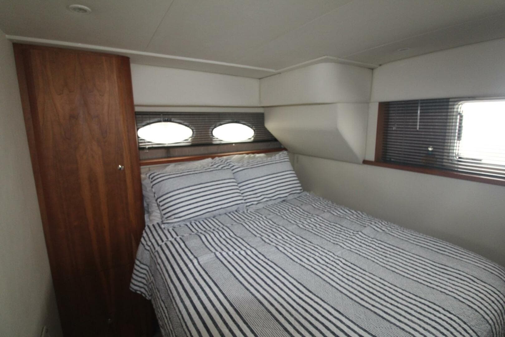 2000 Silverton 392 Aft Cabin — photo 31