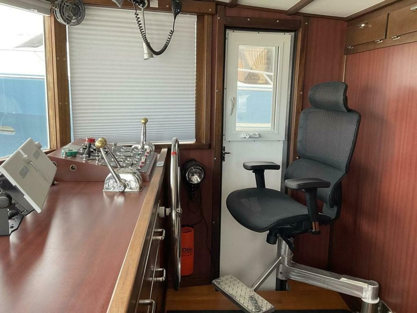 1987 Custom Pilothouse — photo 17