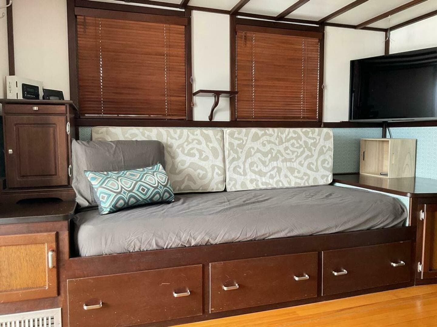 1987 Custom Pilothouse — photo 12