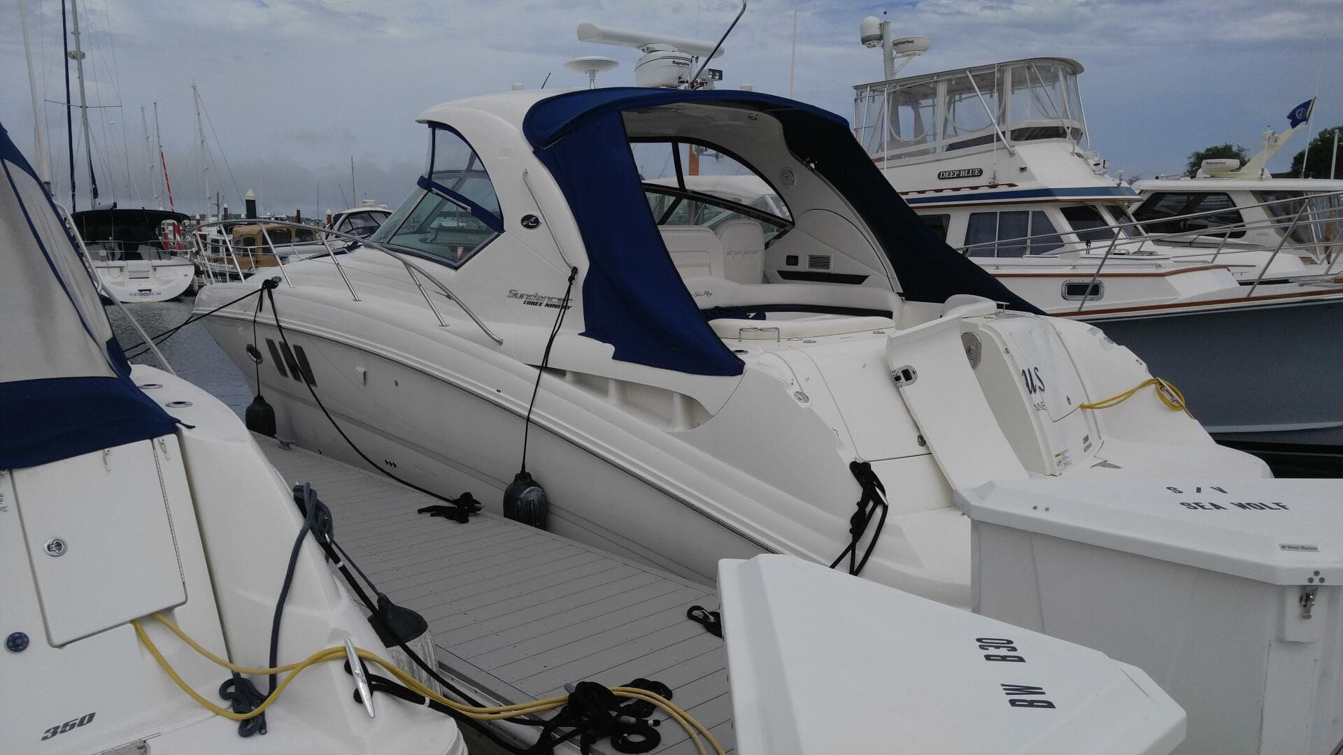 2011 Sea Ray 390 Sundancer — photo 7