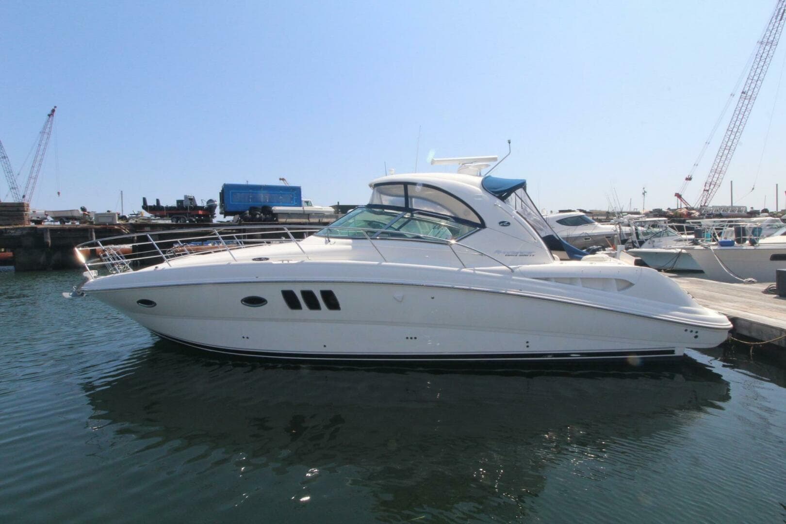 2011 Sea Ray 390 Sundancer — photo 2