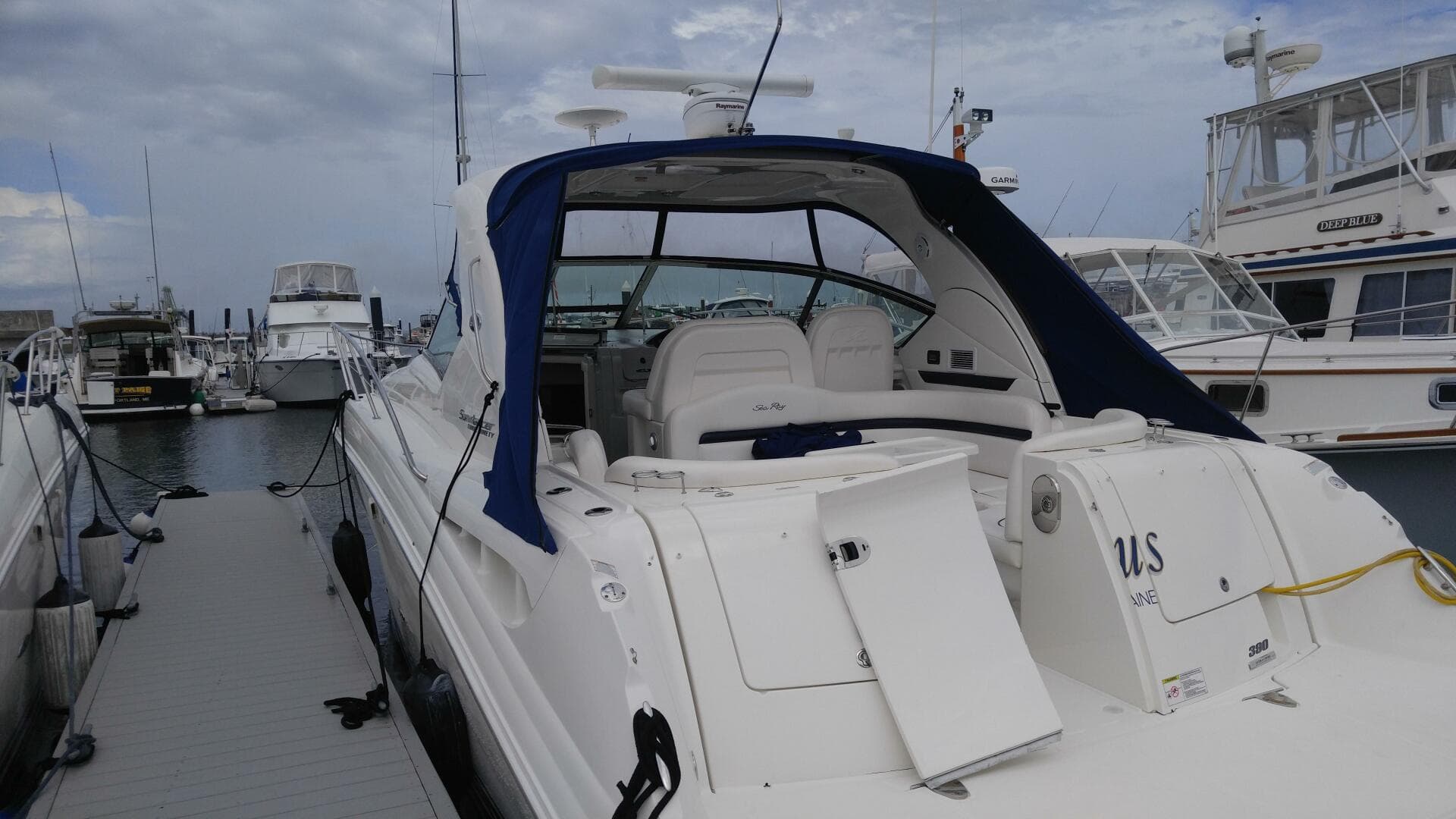2011 Sea Ray 390 Sundancer — photo 6