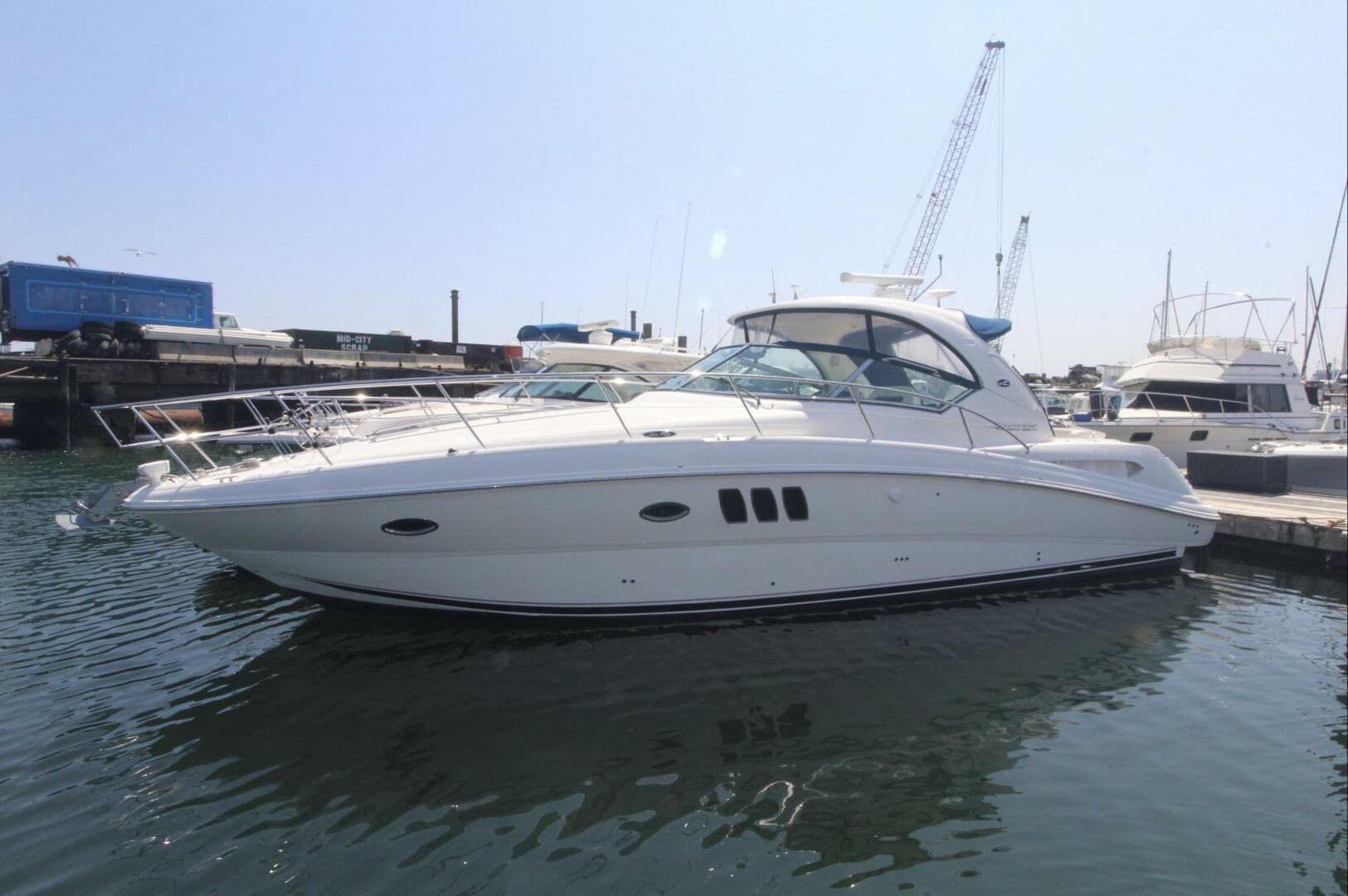 2011 Sea Ray 390 Sundancer — photo 1