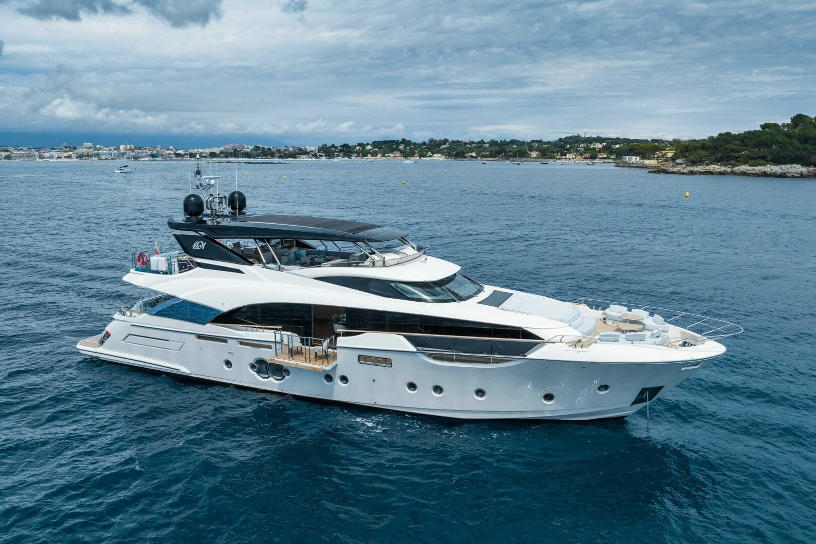 2021 Monte Carlo Yachts 96 — photo 1
