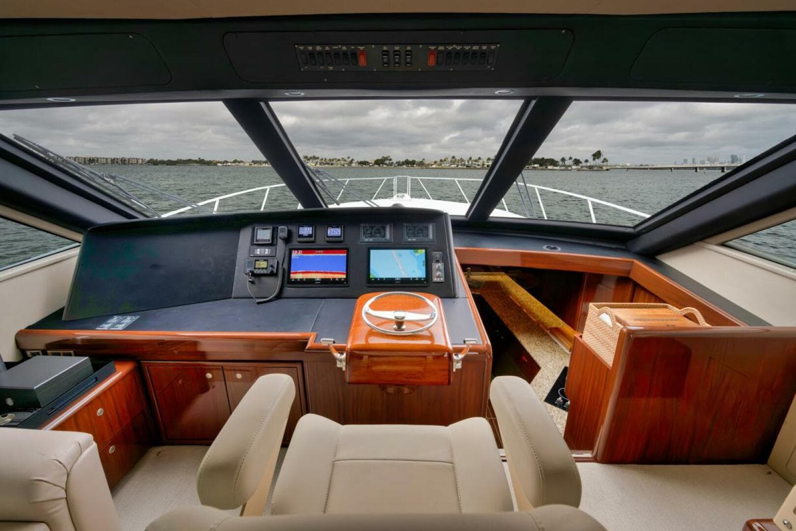 2007 Viking 52 Sport Coupe — photo 6