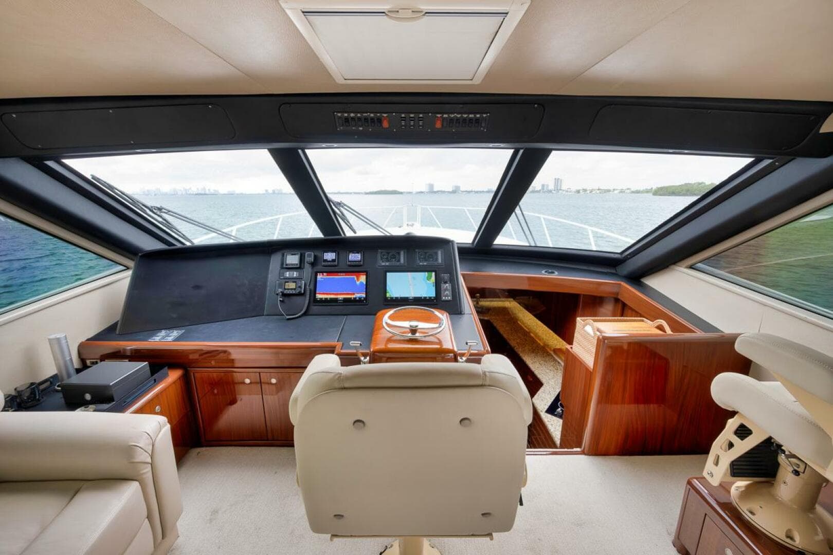 2007 Viking 52 Sport Coupe — photo 15