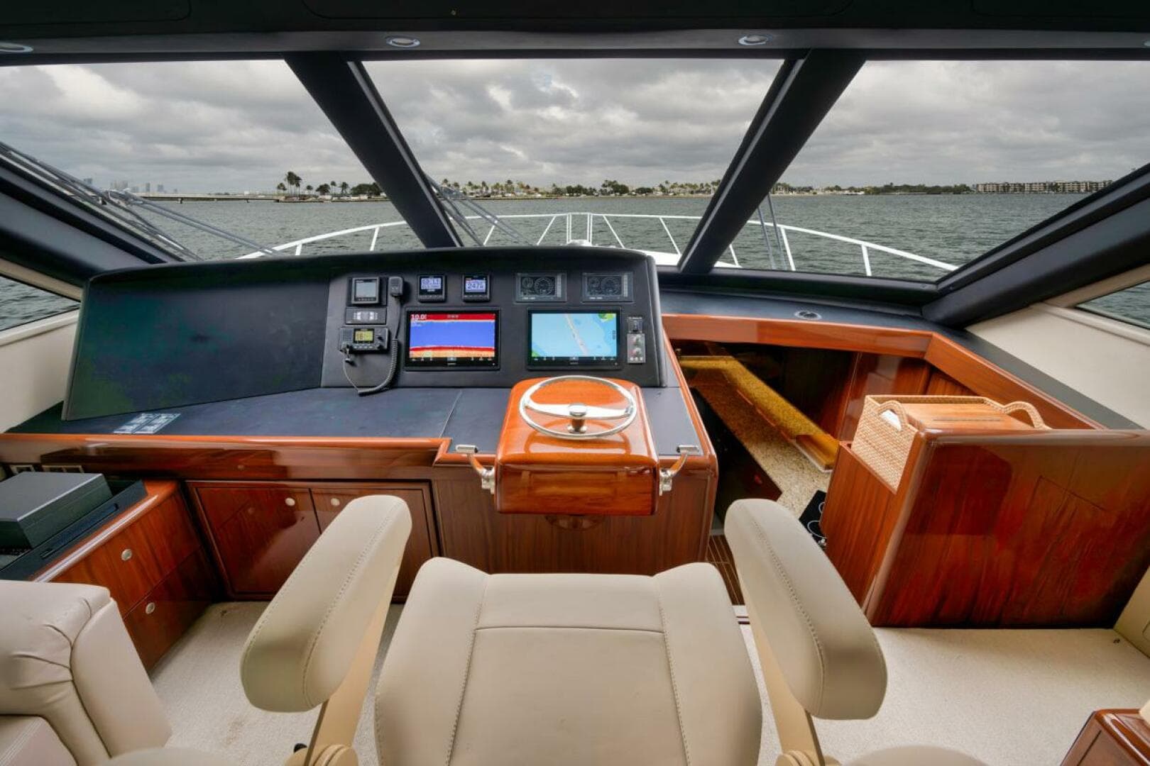 2007 Viking 52 Sport Coupe — photo 5