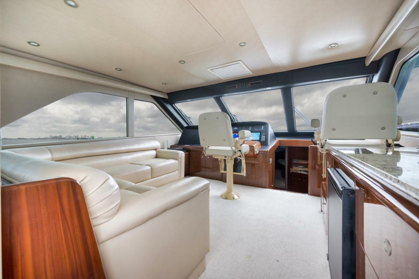 2007 Viking 52 Sport Coupe — photo 3