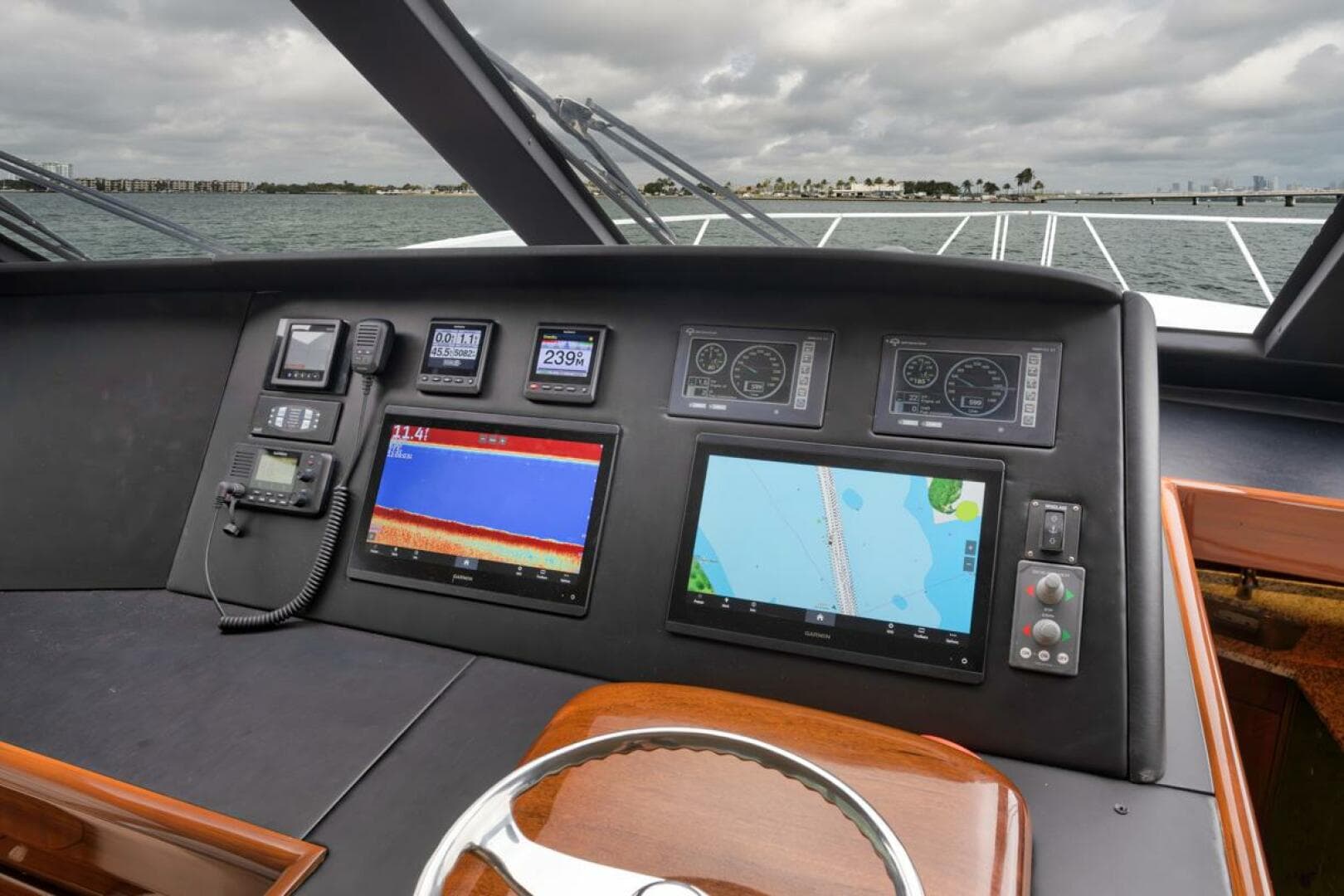 2007 Viking 52 Sport Coupe — photo 12