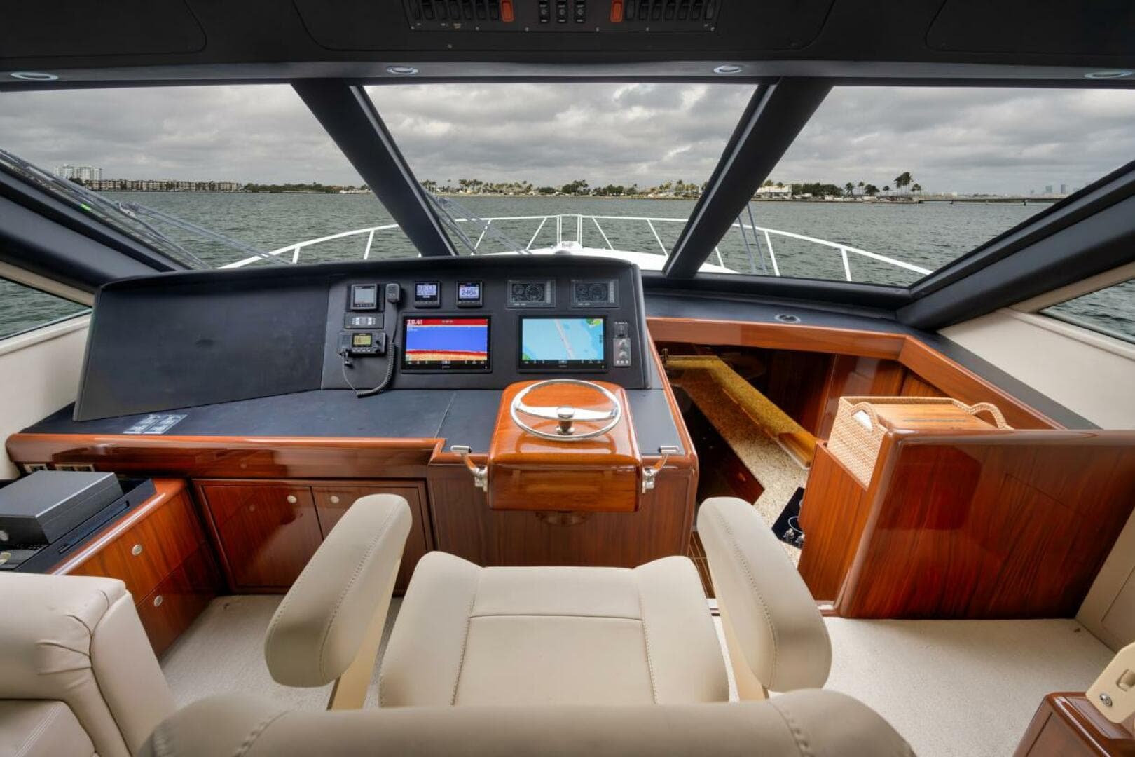 2007 Viking 52 Sport Coupe — photo 7