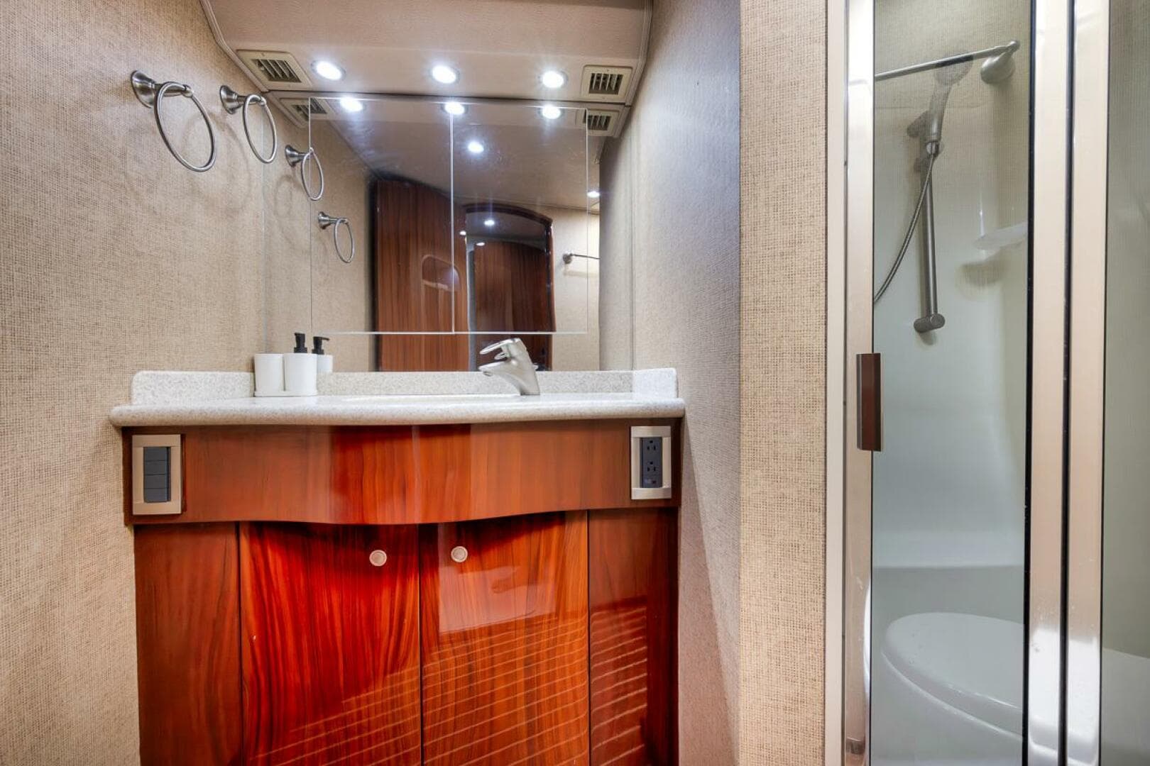 2007 Viking 52 Sport Coupe — photo 36