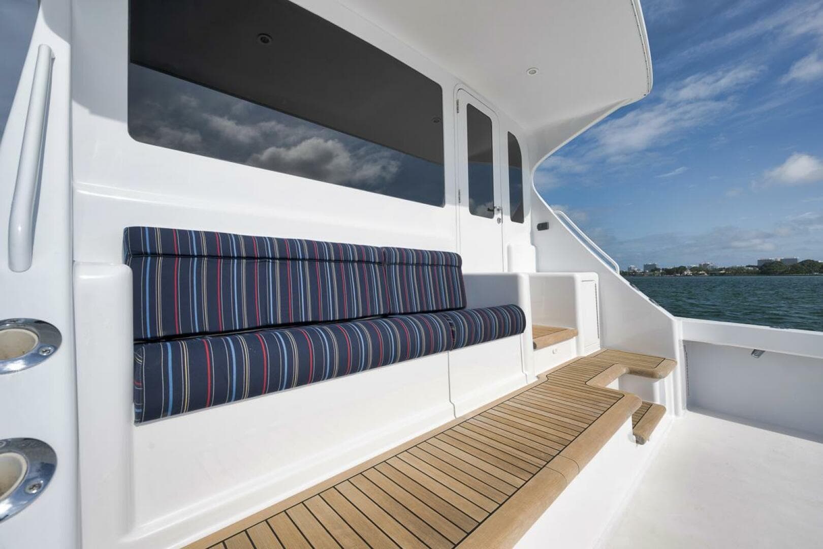 2007 Viking 52 Sport Coupe — photo 49