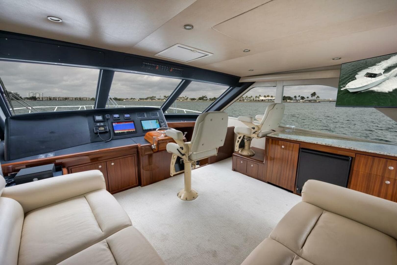 2007 Viking 52 Sport Coupe — photo 13