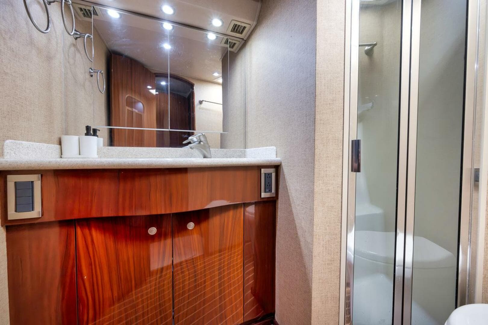 2007 Viking 52 Sport Coupe — photo 39