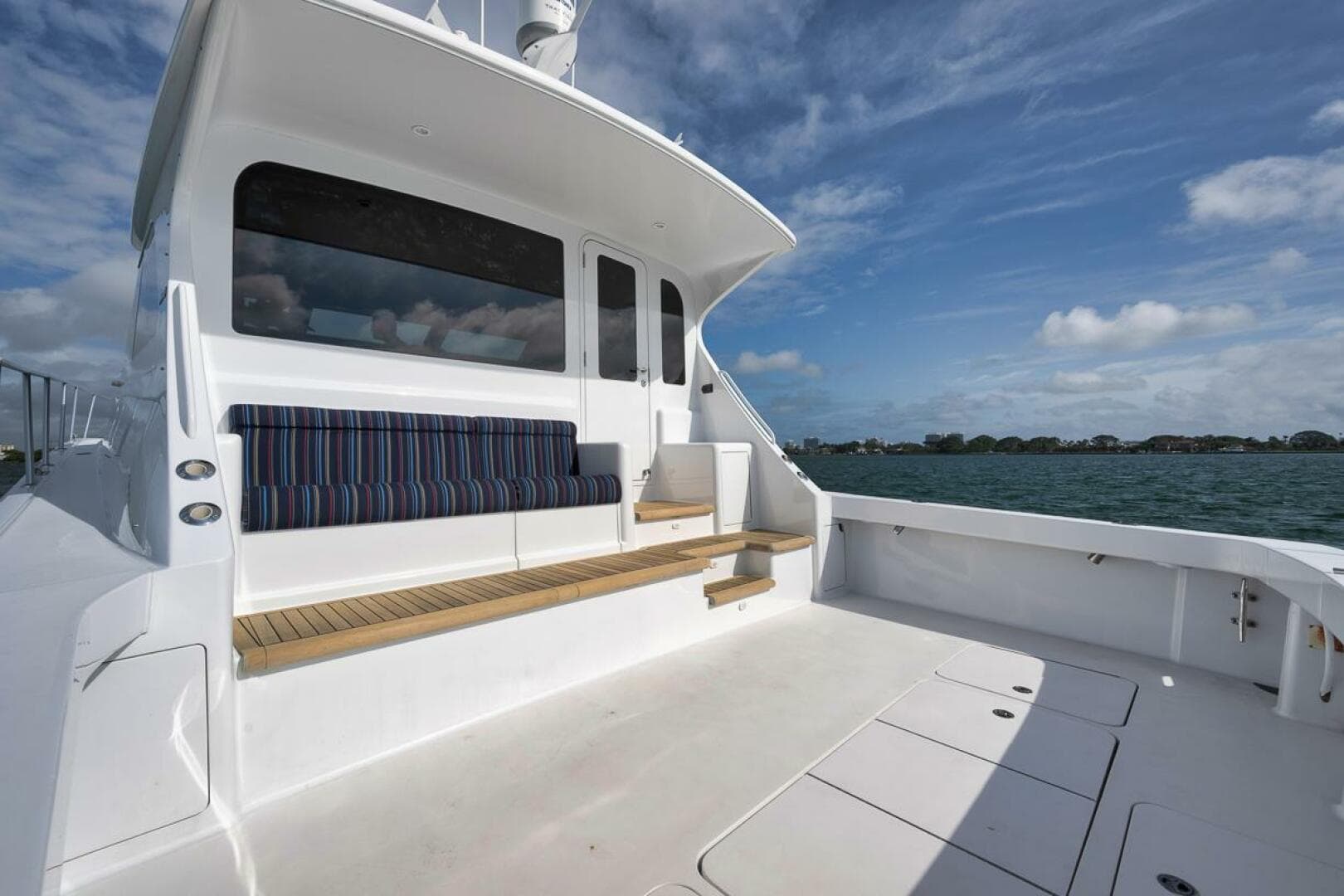 2007 Viking 52 Sport Coupe — photo 44