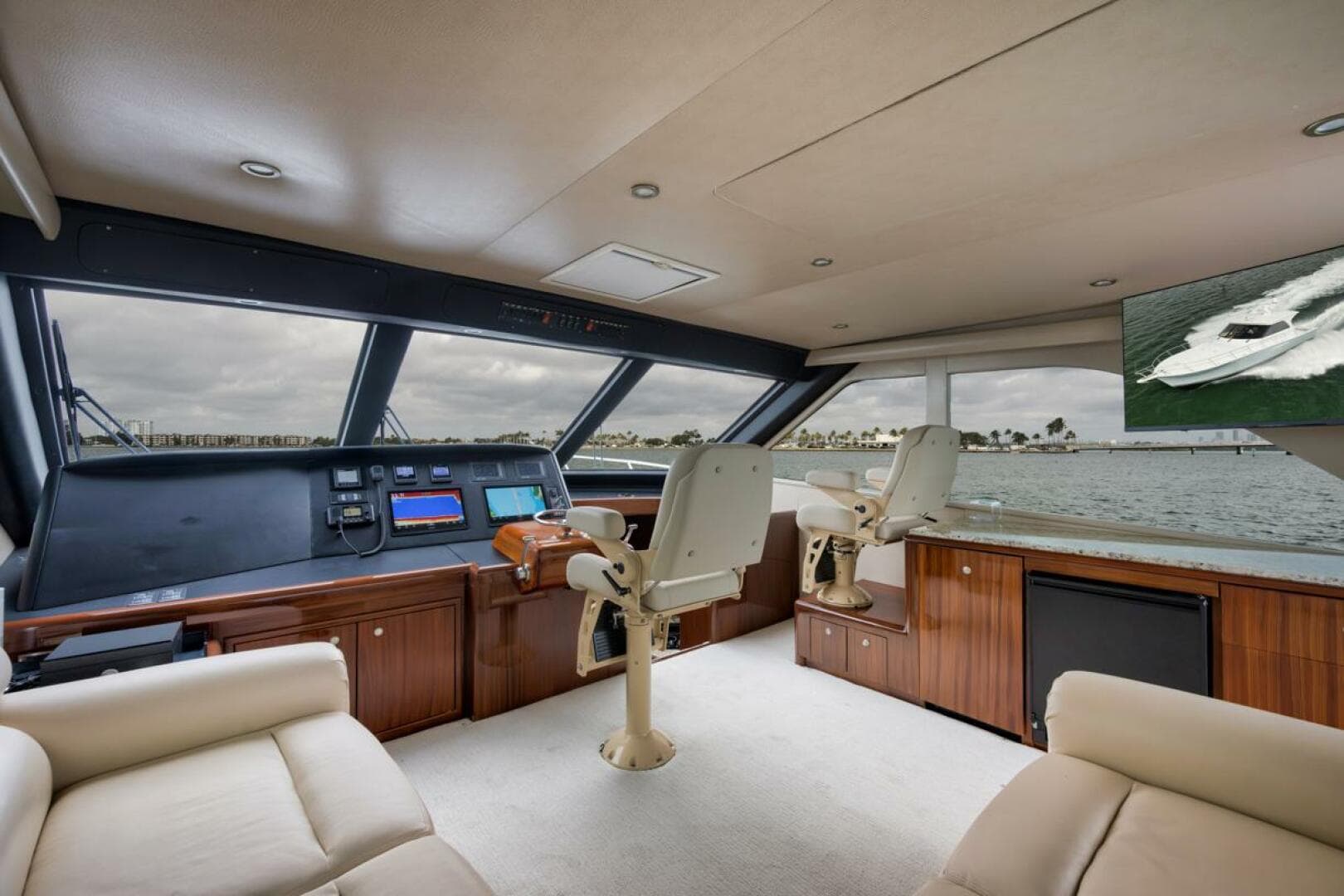 2007 Viking 52 Sport Coupe — photo 14