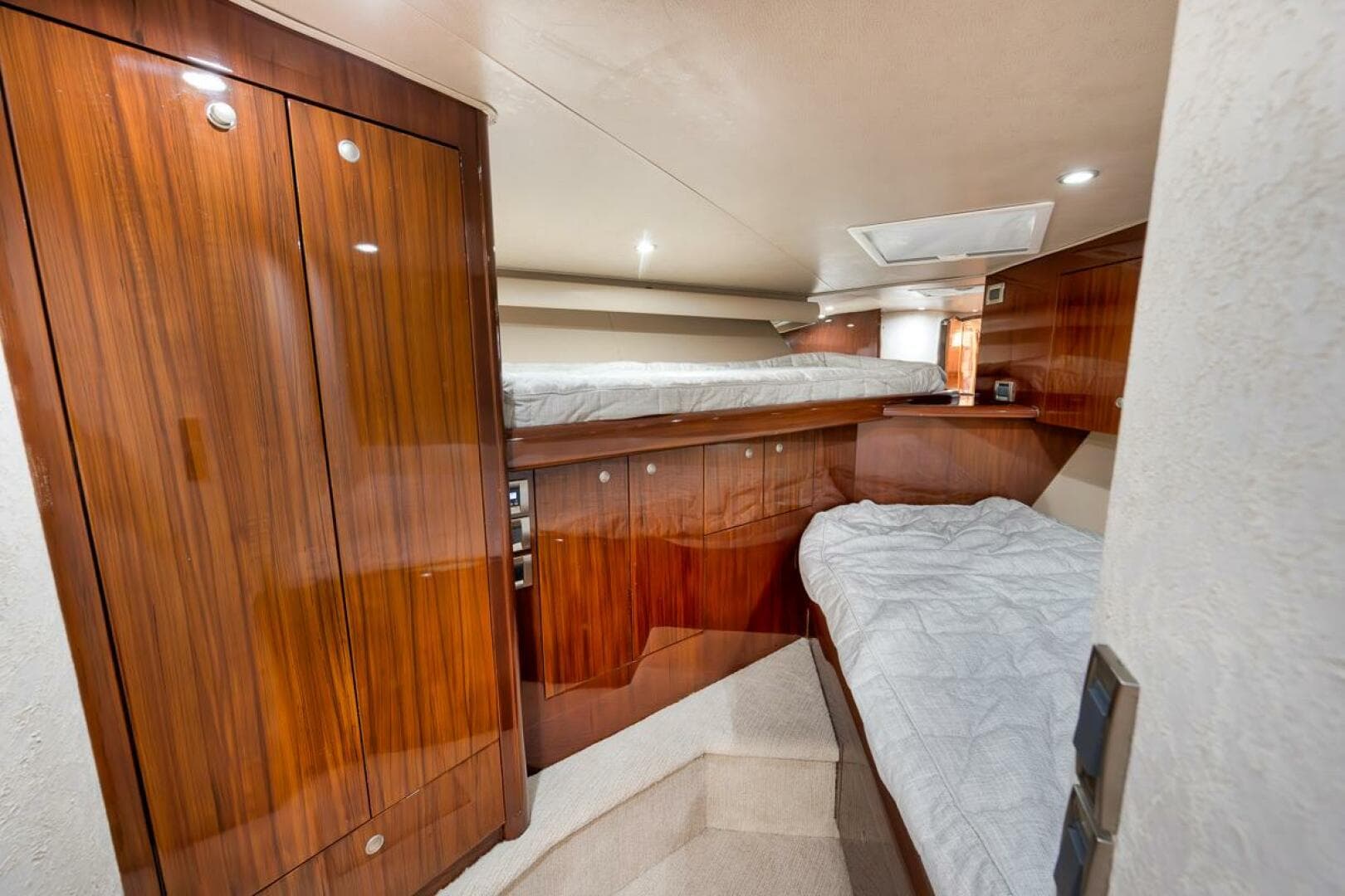 2007 Viking 52 Sport Coupe — photo 35