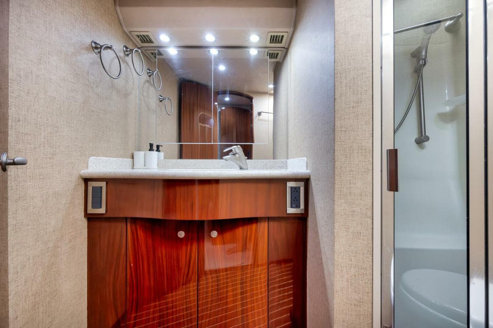 2007 Viking 52 Sport Coupe — photo 37