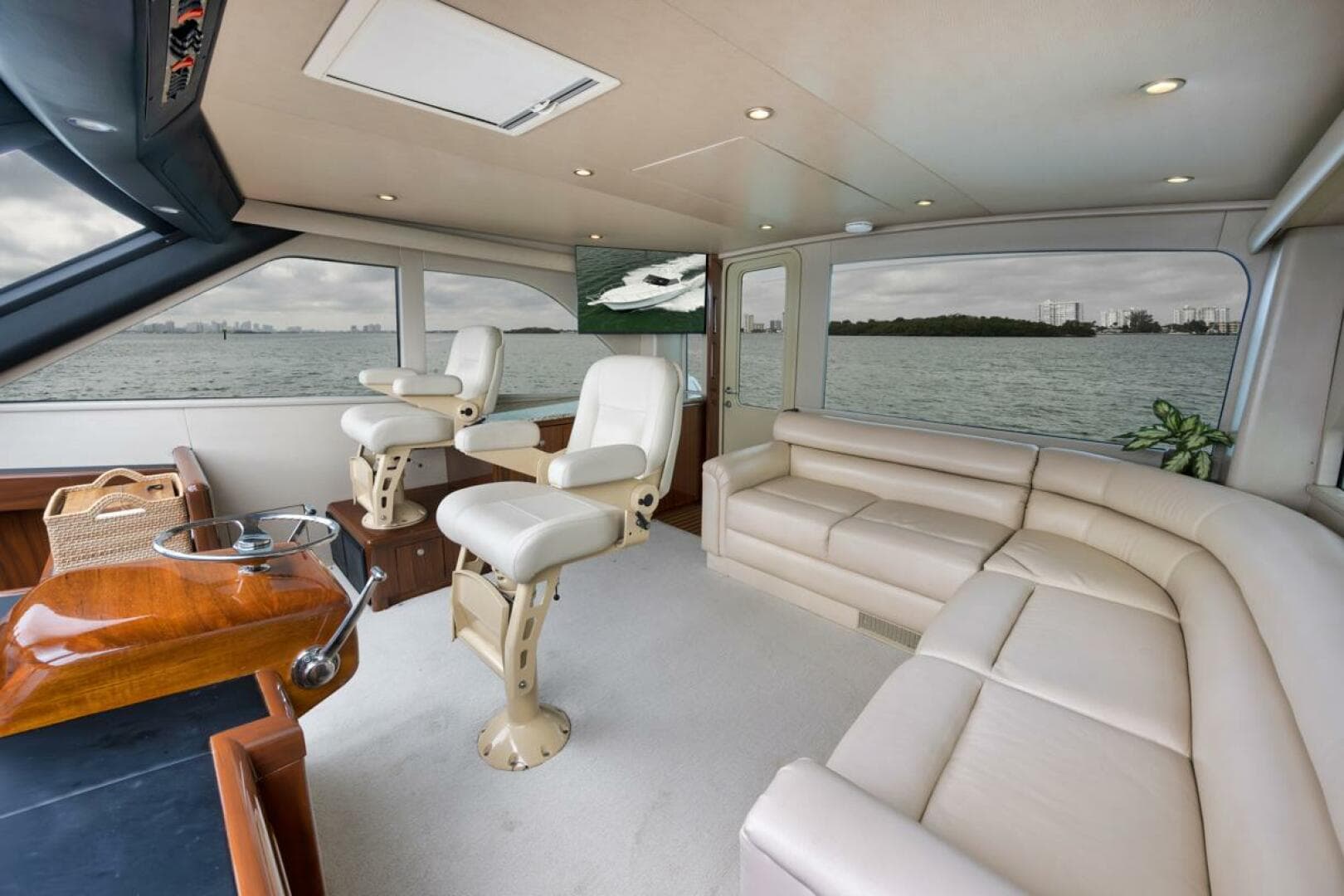 2007 Viking 52 Sport Coupe — photo 21