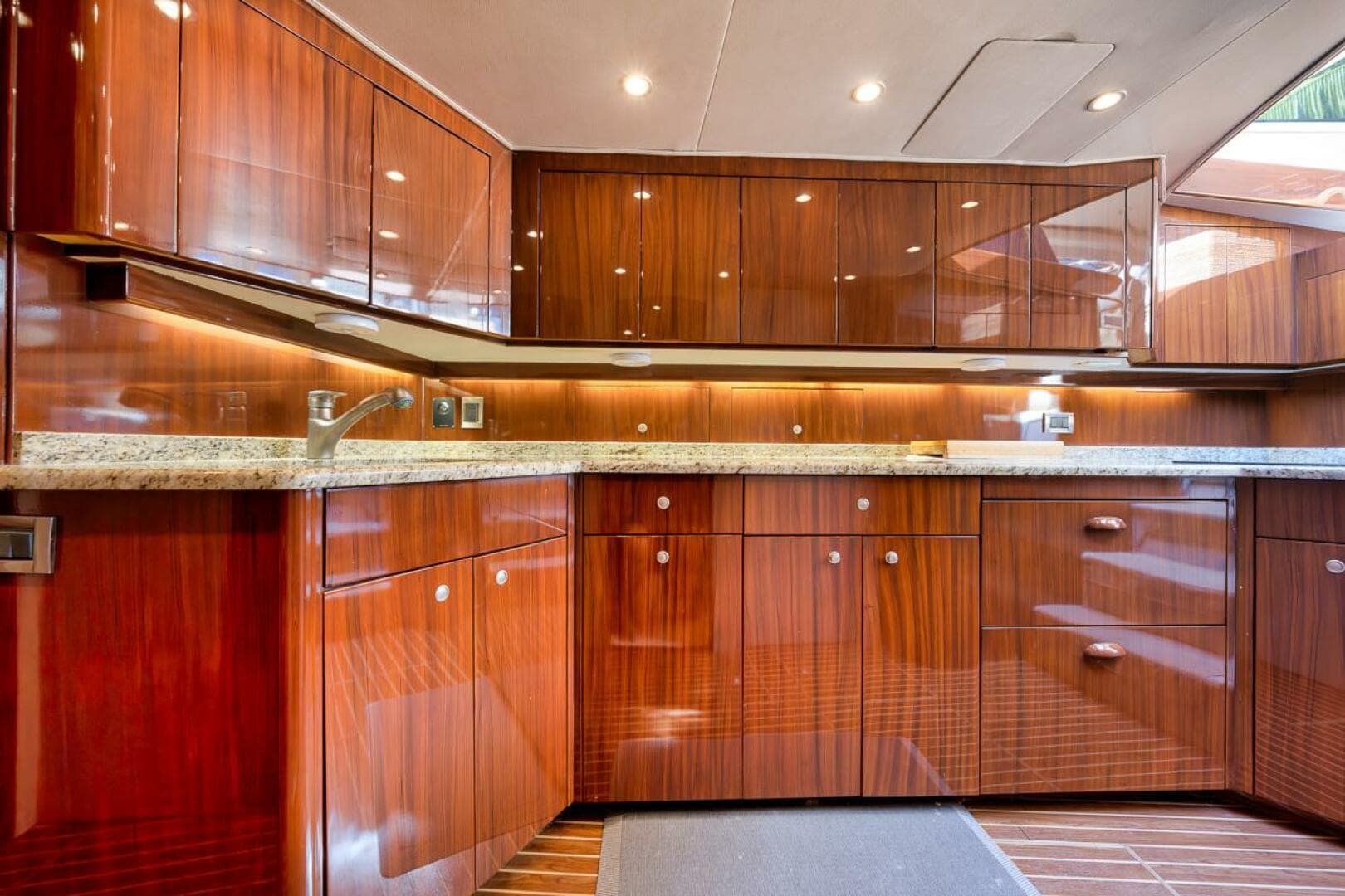 2007 Viking 52 Sport Coupe — photo 25