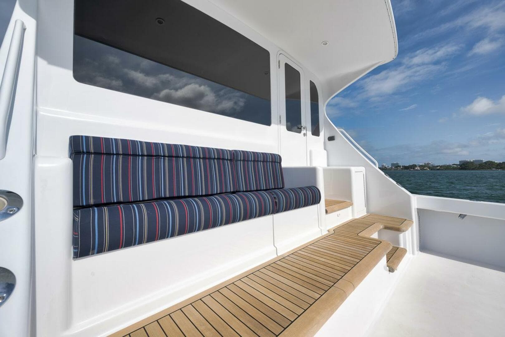 2007 Viking 52 Sport Coupe — photo 50