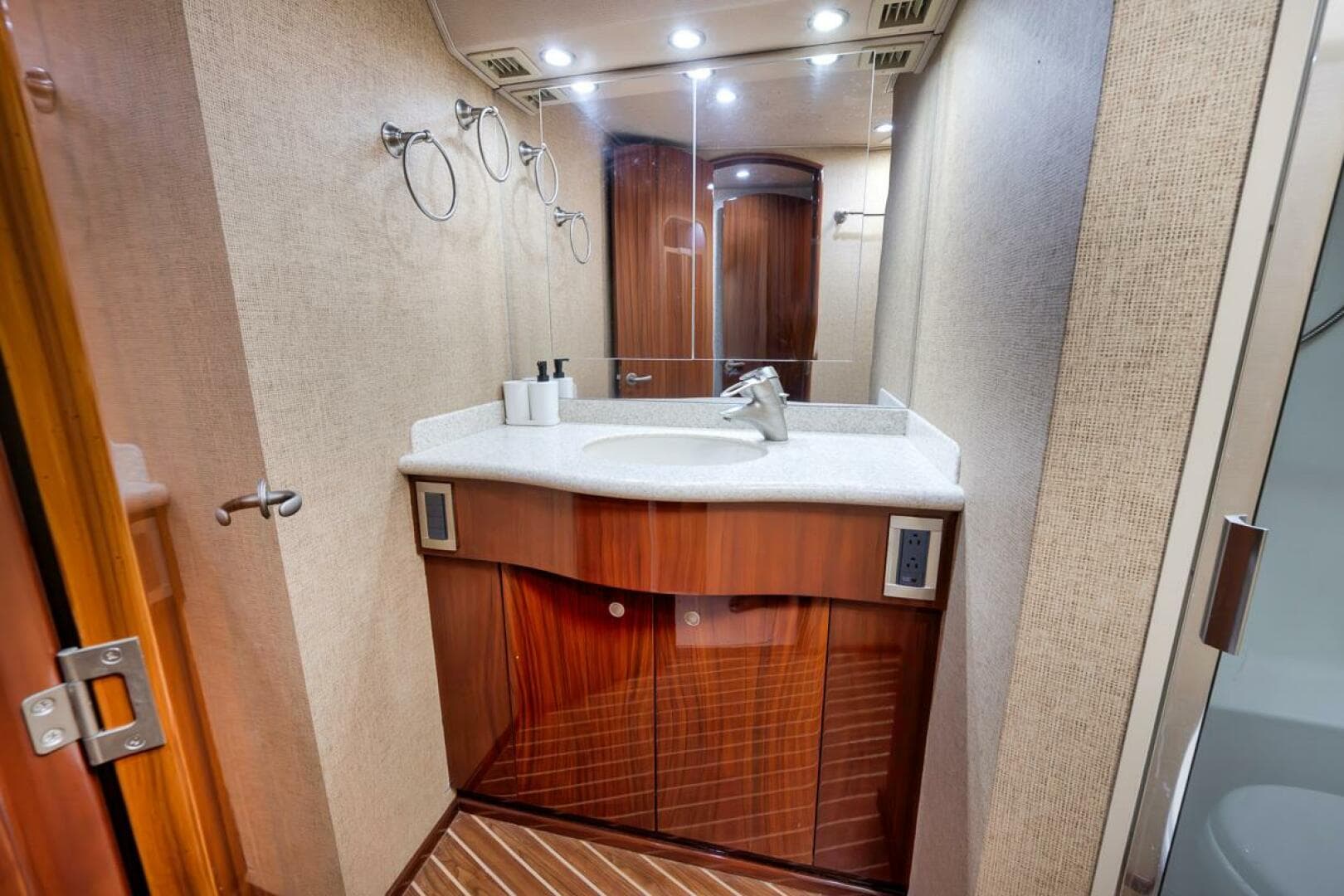 2007 Viking 52 Sport Coupe — photo 38