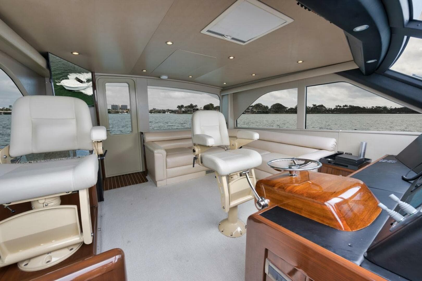 2007 Viking 52 Sport Coupe — photo 20