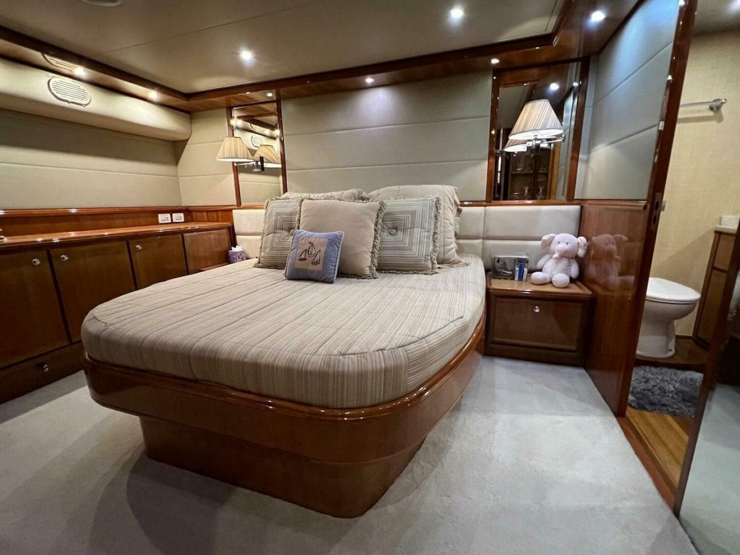 2004 Bertram 67 — photo 39