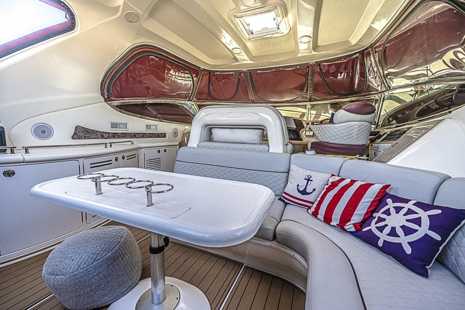 2002 Sea Ray 550 Sundancer — photo 43