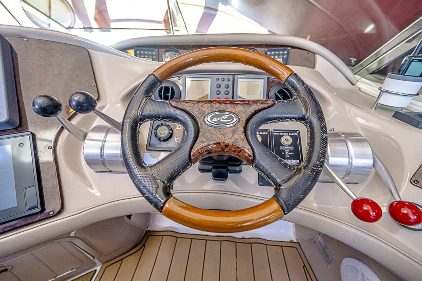 2002 Sea Ray 550 Sundancer — photo 8