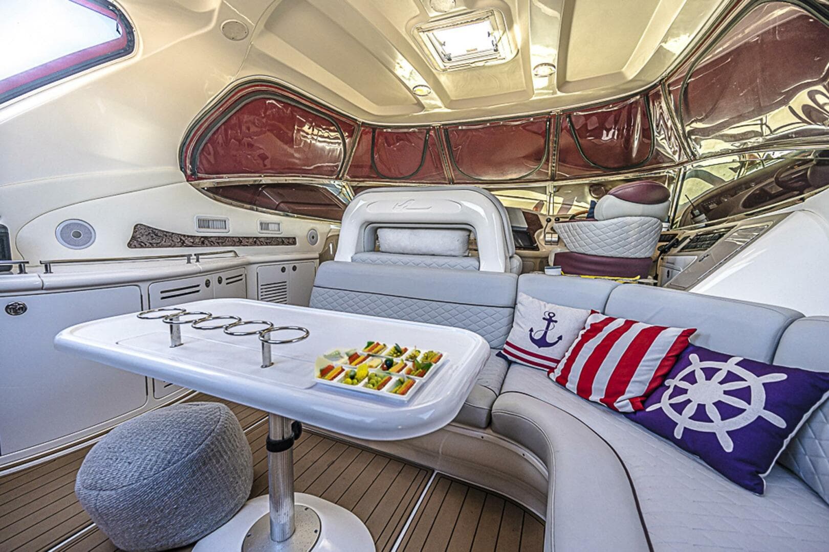 2002 Sea Ray 550 Sundancer — photo 13