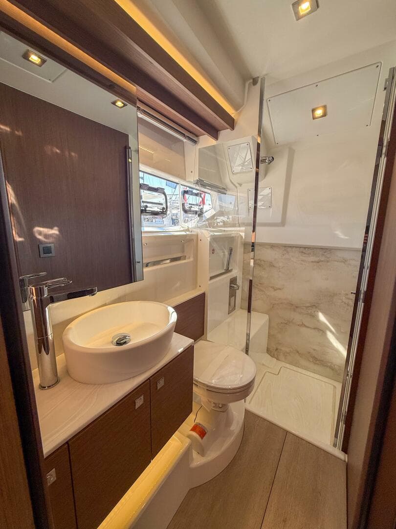 2026 Wellcraft 44 Explorer — photo 10