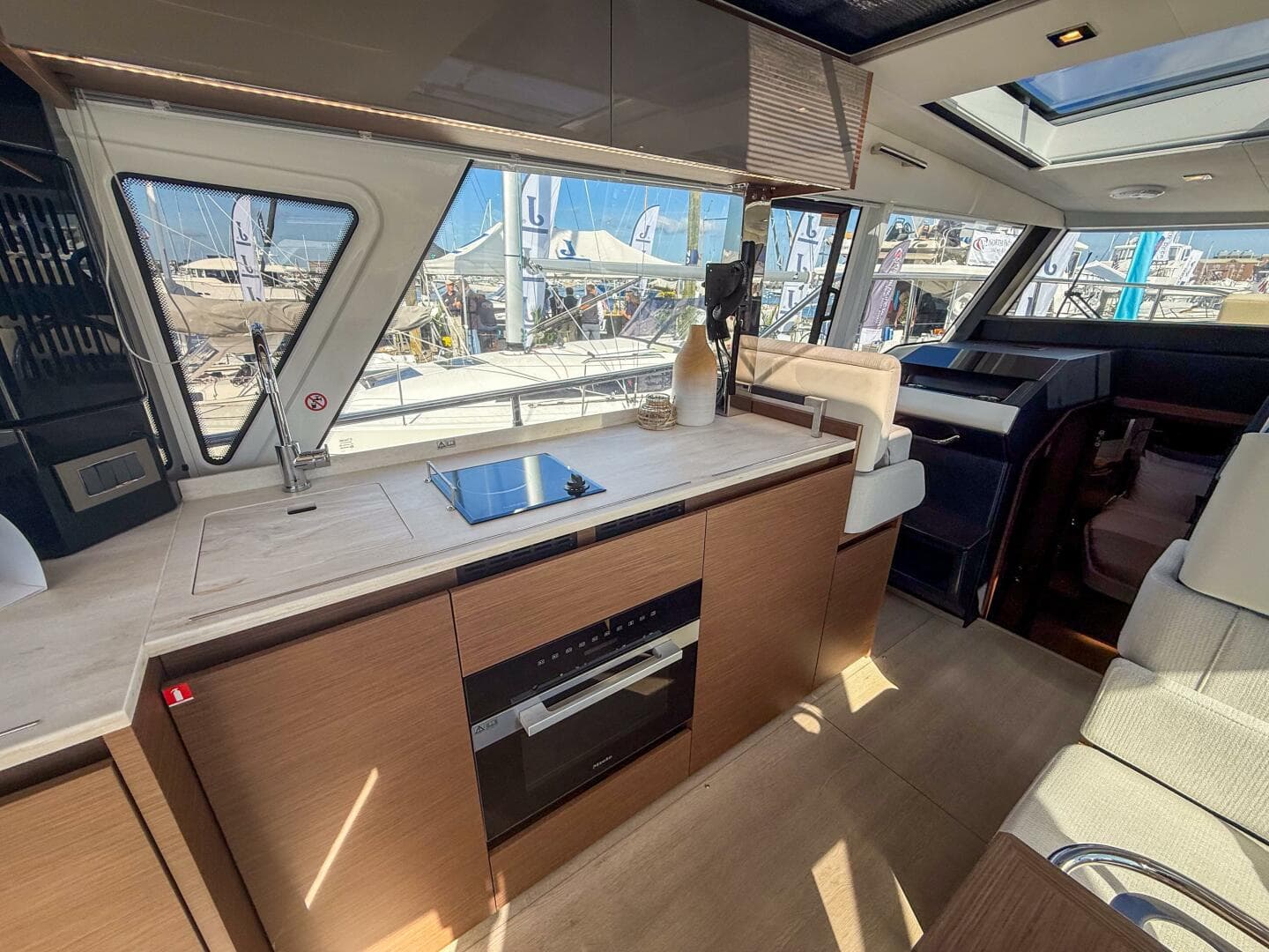 2026 Wellcraft 44 Explorer — photo 4