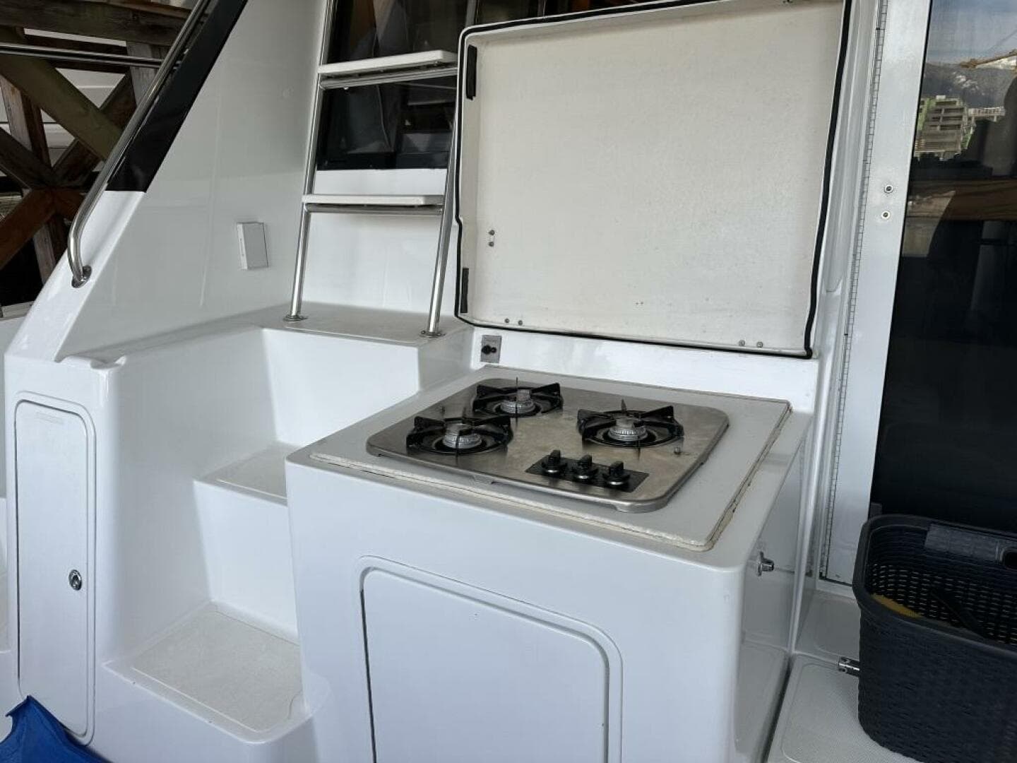 1993 West Bay Pilothouse — photo 6
