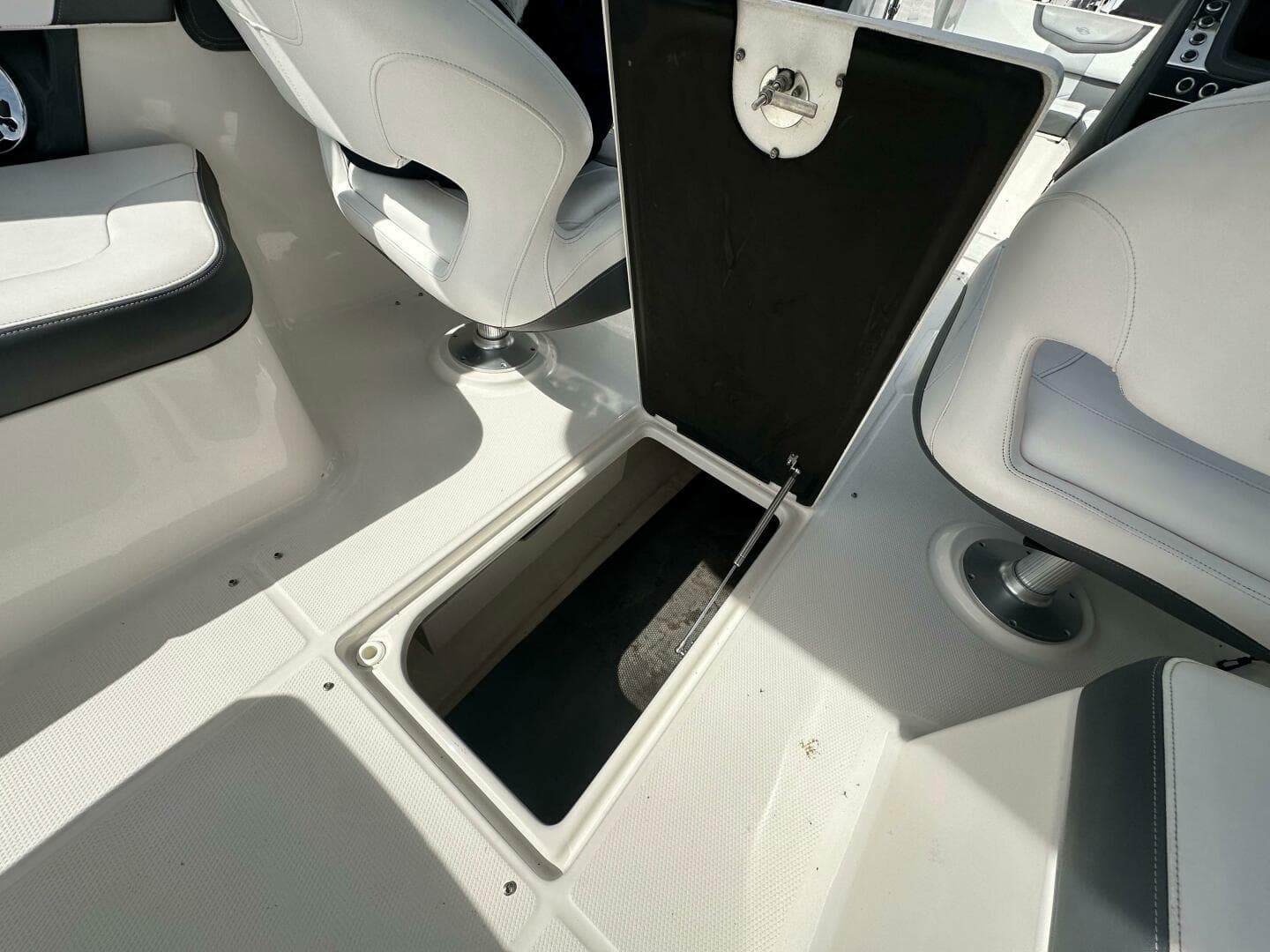 2019 Chaparral 297 Ssx — photo 26