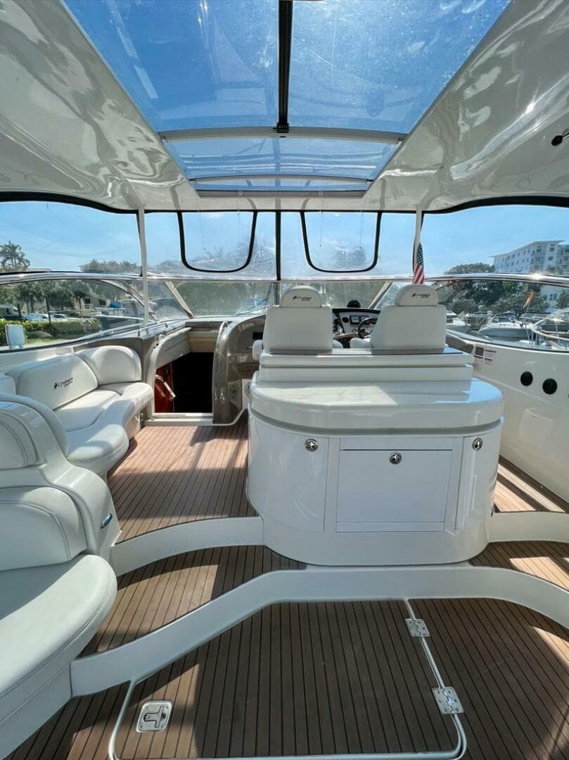 2011 Cruisers Yachts 560 Express — photo 3